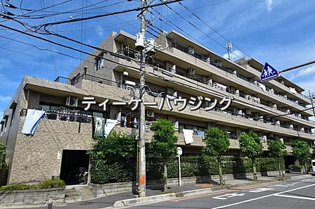 堂々とした佇まいが、住む者に満足感と安心感を与えてくれます。