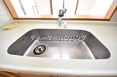 対面式キッチンからはご家族の笑顔を眺めながらお料理して頂けます。毎日の炊事が楽しくなりますね。