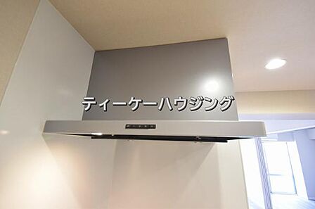 お掃除しやすくいつまでも清潔にお使いいただける手元ライト付き換気扇