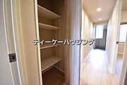 廊下に収納があると助かりますよね。