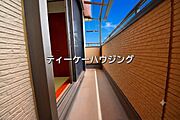 広々したバルコニーは日々の暮らしに、ゆとりと優雅さをもたらしてくれる筈です。 