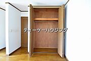 ゆとりある収納は、持ち物が多い方でもすっきりした生活を送れる筈です。