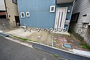 間口が広くて、停めやすい駐車スペースです。
