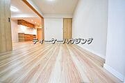 南に面した洋室は採光、通風に優れた心地よい空間です。
