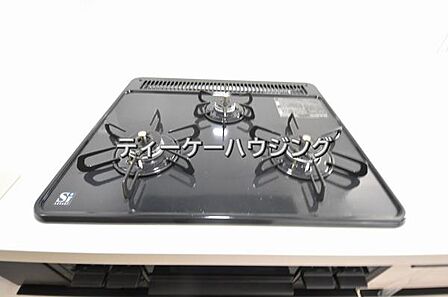 三つの調理が同時に出来てお料理時間を一気に短縮。三口ホーロートップコンロ