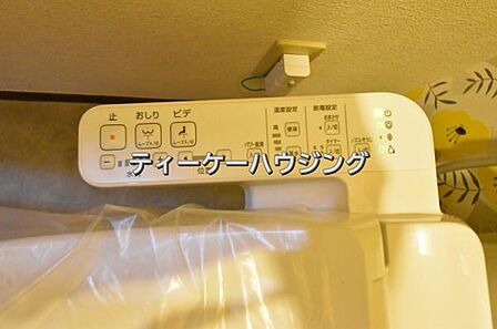 温水洗浄機能付き便座を標準装備。清潔で快適な空間を演出します。