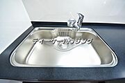 いつでも清潔に、お手入れ楽々なシンク。浄水機能を備えた水栓も魅力です。