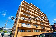 優雅な街にふさわしい堂々とした佇まいが、住む者に満足感と安心感を与えてくれます。