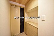 収納力たっぷり。ゆとりのシューズボックスにはママのブーツもラクラク入ります。