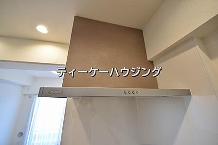 お掃除しやすくいつまでも清潔にお使いいただける手元ライト付き換気扇