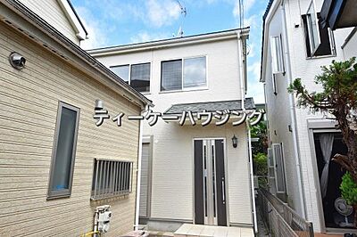 外観:落ち着いた街にふさわしいゆとりある佇まいが、住む者に満足感と安心感を与えてくれる筈です。 外観:落ち着いた街にふさわしいゆとりある佇まいが、住む者に満足感と安心感を与えてくれる筈です。