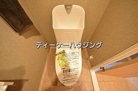 温水洗浄機能付き便座を標準装備。清潔で快適な空間を演出します。