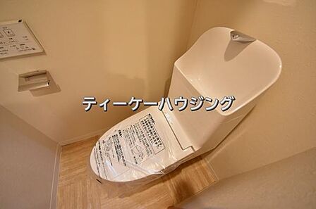 温水洗浄機能付き便座を標準装備。清潔で快適な空間を演出します。 
