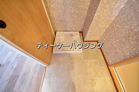 大容量の洗濯機にも対応できる洗濯機置き場を確保。