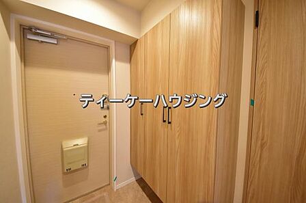 収納力たっぷり。ゆとりのシューズボックスにはママのブーツもラクラク入ります。