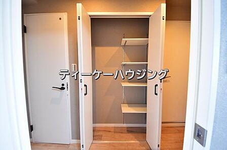 廊下に収納があると助かりますよね。