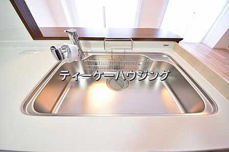 家族と触れ合いを大切にできる対面キッチンです。浄水器付きです。