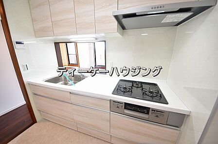 対面式キッチンからはご家族の笑顔を眺めながらお料理して頂けます。毎日の炊事が楽しくなりますね。