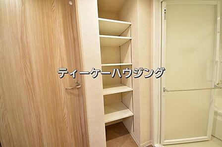 洗面所に収納があると助かりますよね。