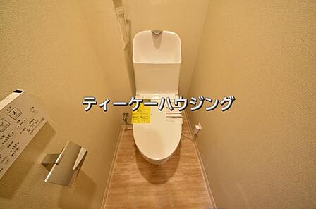 温水洗浄機能付き便座を標準装備。清潔で快適な空間を演出します。