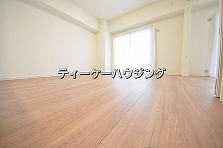 彩光をふんだんに取り入れた明るいリビングは”使いやすい形”にもこだわりました。