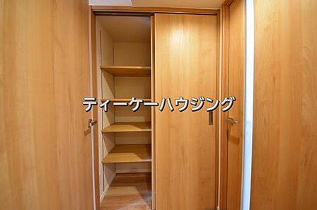 廊下に収納があると助かりますよね。
