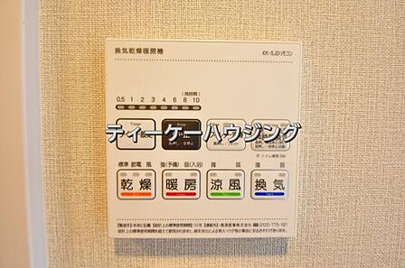 浴室暖房乾燥機がバスルーム内を換気して、カビの発生を抑えます。お洗濯物もよく乾きます。