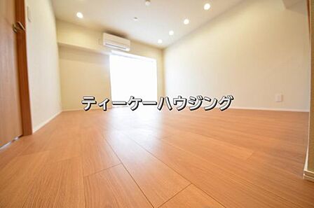 彩光をふんだんに取り入れた明るいリビングは”使いやすい形”にもこだわりました。