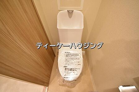 温水洗浄機能付き便座を標準装備。清潔で快適な空間を演出します。