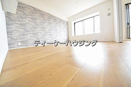 彩光をふんだんに取り入れた明るいリビングは”使いやすい形”にもこだわりました。