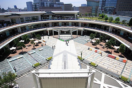 【ラゾーナ川崎】駅直結の大型商業施設。様々なブランドショップや店舗がひしめく魅力ある施設です。