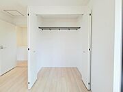 全居室に収納を完備しておりますので、いつでもお部屋をすっきりとお使い頂けそうです。