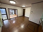 食と憩いの場がゆるりと続く、家族の存在を感じられるLDKです