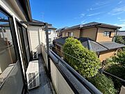 陽当たりが良いバルコニーで毎日のお洗濯もラクラク快適。