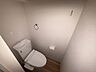 トイレ：トイレには快適な温水洗浄便座付。冬場でも便器が暖かく快適です