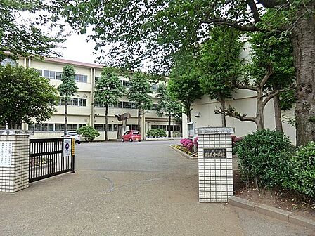 千葉市立稲毛中学校 徒歩11分。 860m