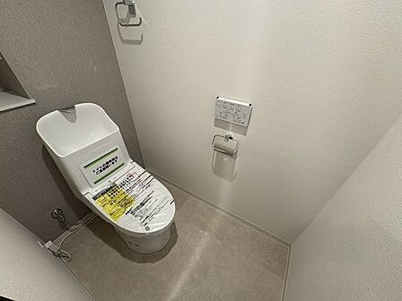 多機能搭載型の温水洗浄付きトイレを標準設置しています。