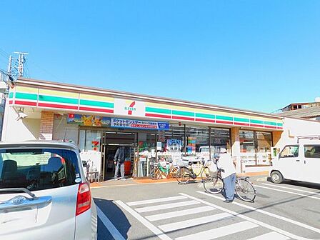 セブンイレブン千葉白旗店 徒歩3分。 240m