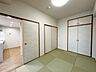 和室：しっとりと落ち着いた雰囲気の和室