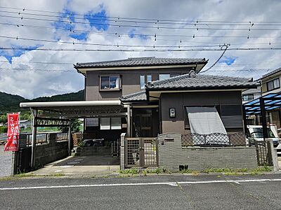外観:カーポートも付いています 外観:カーポートも付いています