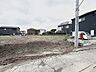 外観：周囲の環境と調和しながら、自分らしい暮らしを自由に描き出せるゆとりある広さが魅力の敷地です。