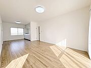 木の温もりと広がる空間が心地よい、穏やかなひとときを過ごせる住まい