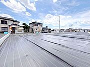 車通りの少ない閑静な住宅地、のびのびした子育てに適します。 