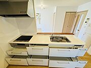 料理をしながらでも、ご家族との会話を楽しめる対面キッチン。 