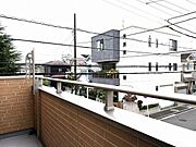 ゆとりの広さを確保したバルコニー。お布団を干すのも、この広さならラクラク。 