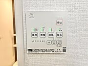 快適な空間を演出する、洗練されたデザインの操作パネル。