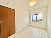 温かみのある木目調と穏やかな空間が、心地よい暮らしを彩ります。