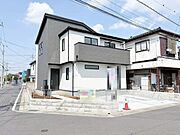 シャープな外観が心地よい、洗練された暮らしを育む住まい