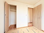 子供部屋にも嬉しい全居室収納スペース。 