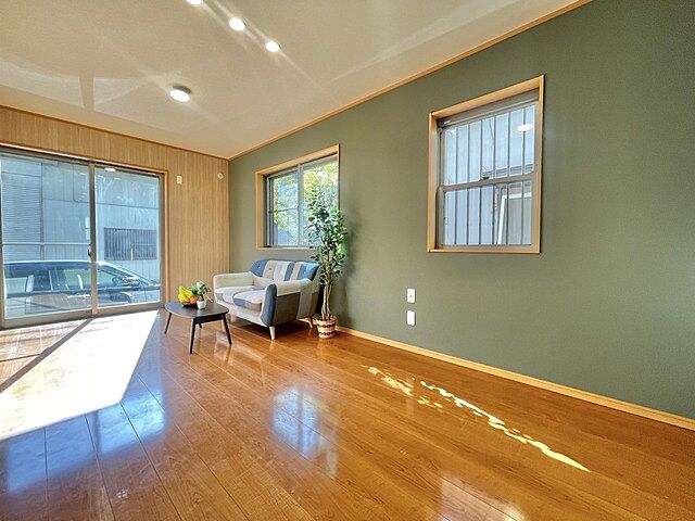 リビング/ダイニング 草加市両新田西町